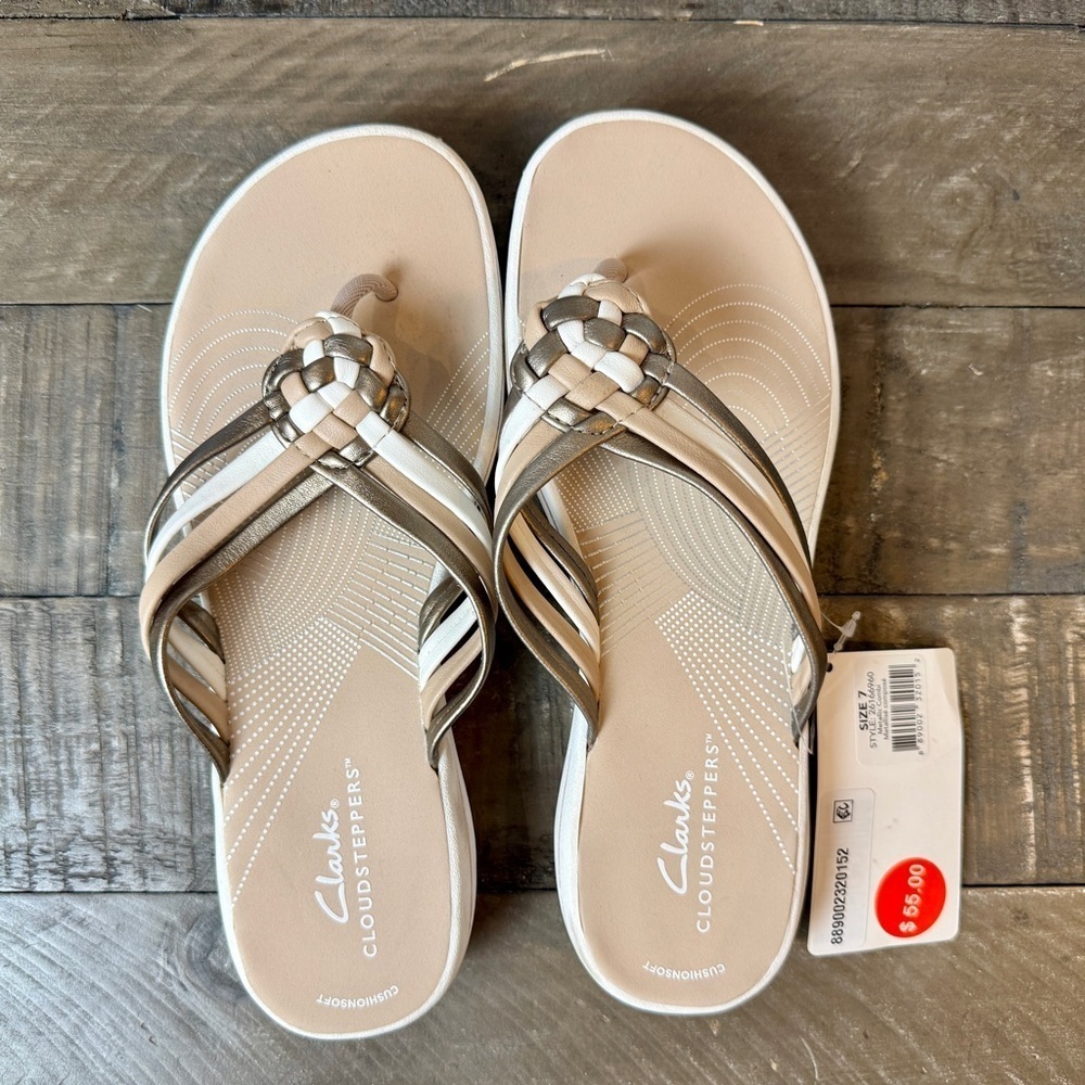 Clarks Cloudsteppers Breeze Coral Beige Thong Sandal Size 7 Style 26166960 NWT